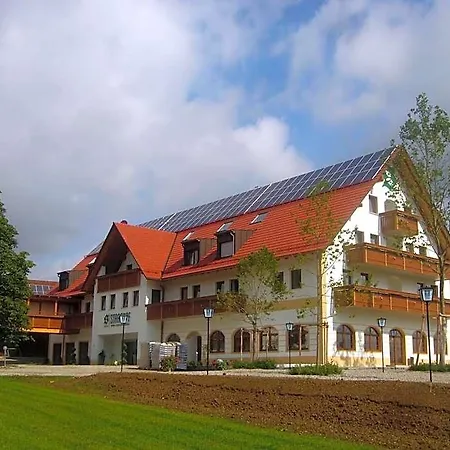 Hotel Strasshof 3*