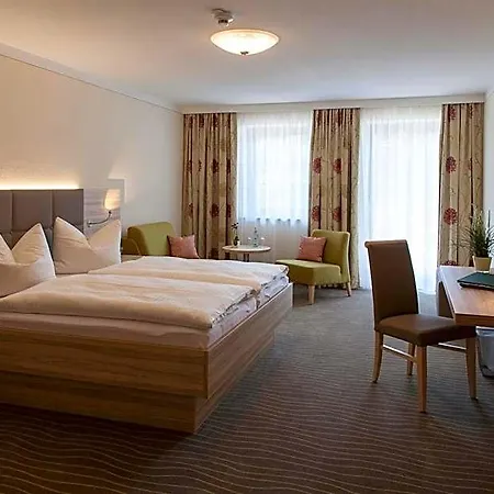 Hotel Strasshof 3*