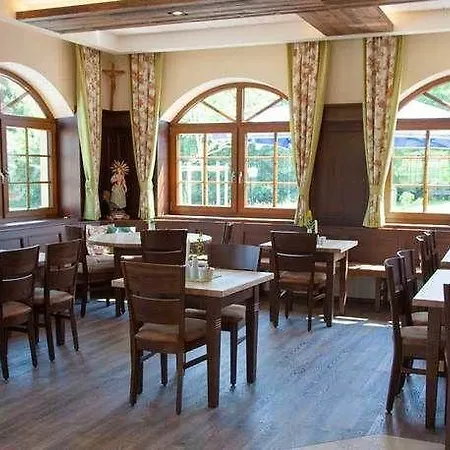 Strasshof 3*