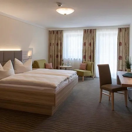 Strasshof 3*