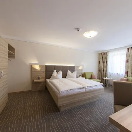 Hotel Strasshof 3*