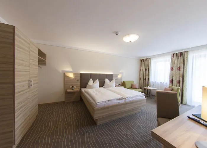 Hotel Strasshof 3*